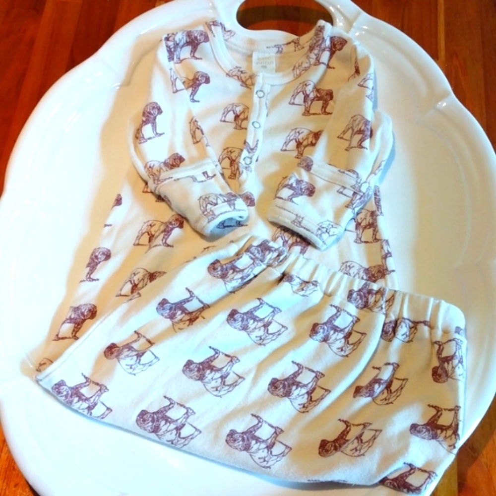 Kate Quinn 0-3 sleeper gown maroon bulldog